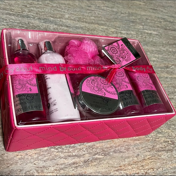 NIB Mind, body, and Soul Stargaze scented Bath and body set - Picture 1 of 16